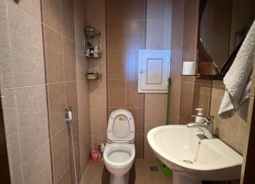 Binəqədi rayonu 8 mikrarayon Əcəmi Naxcivani kücəsi 2