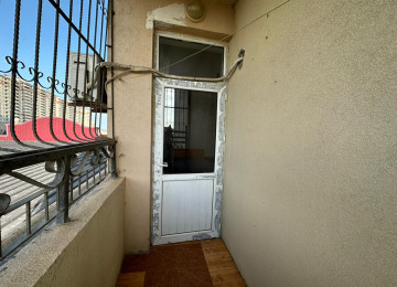 Satılır..!! Zabrat-Mehemmedli yolu üzerinde Araz marketle