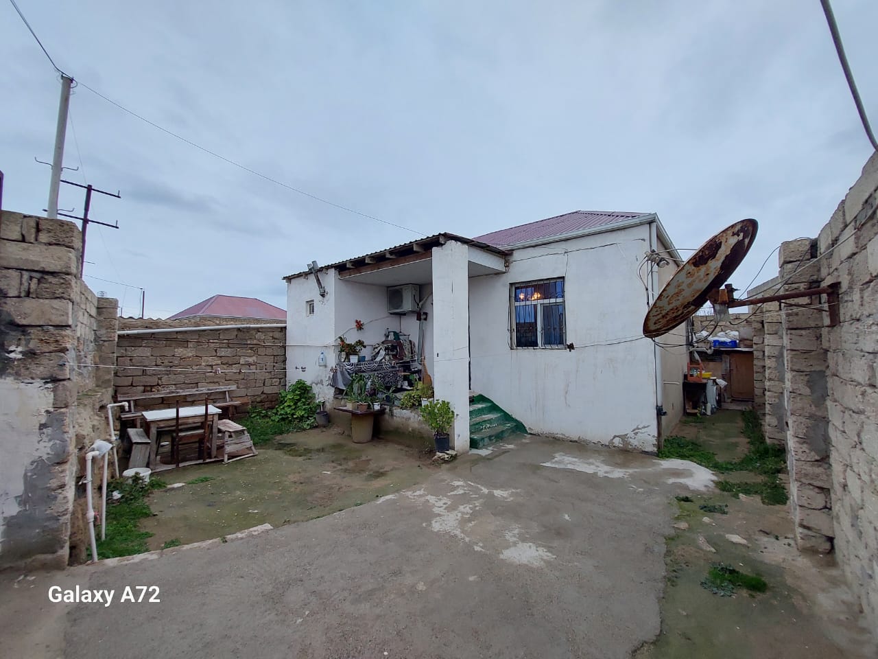 Hövsan həyət evi Hovsan Levenginin Qusculuq Yolnun Usdunde Oba Marketin 212