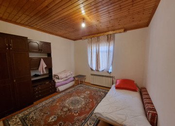 Mastaga Qesebesinde Pajarniye yaxin,marşurut yoluna lap az