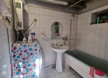 Zabrat 1 qesebesi Magistral yolun ustunde 4 sotda 110 kvm.3