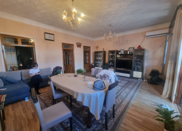 Zabrat 1 qesebesi Magistral yolun ustunde 4 sotda 110 kvm.3