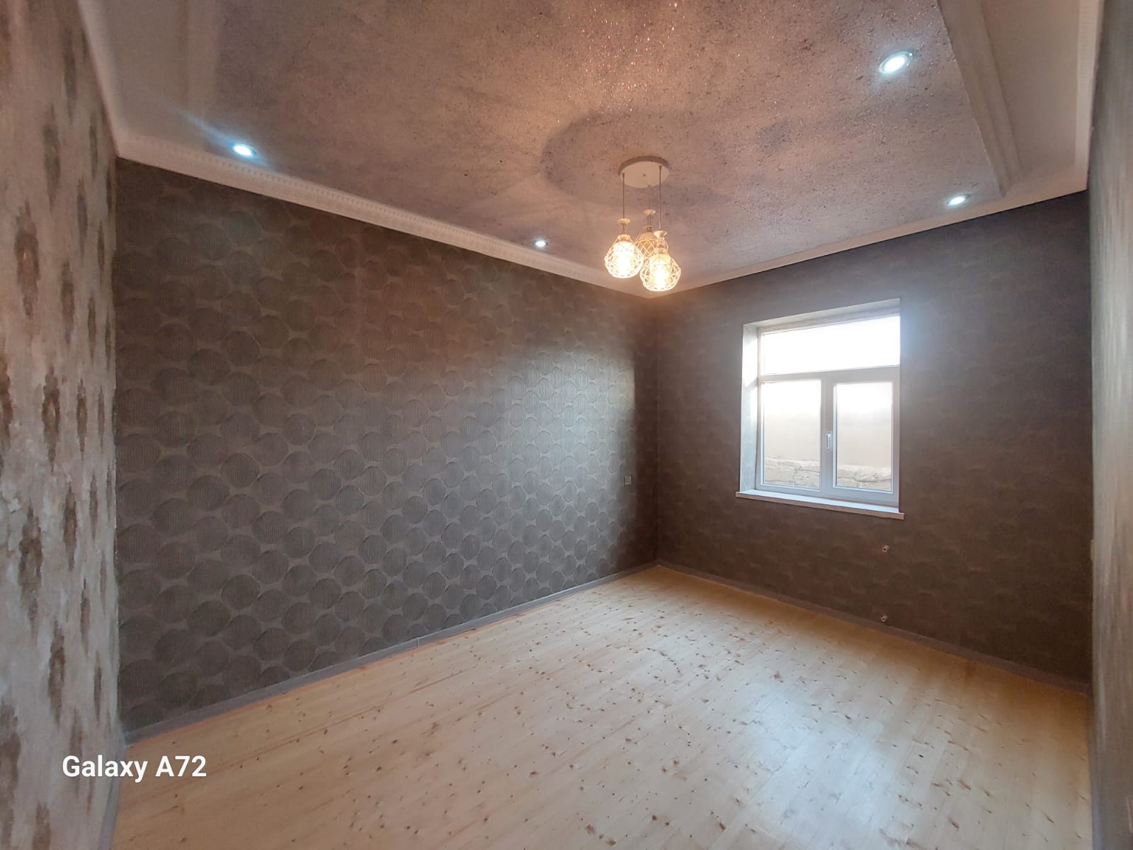 Binə həyət evi Xezer Rayonu Bine Qesebesi Ulvu Ticaret Merkeznin Ve Sadliq