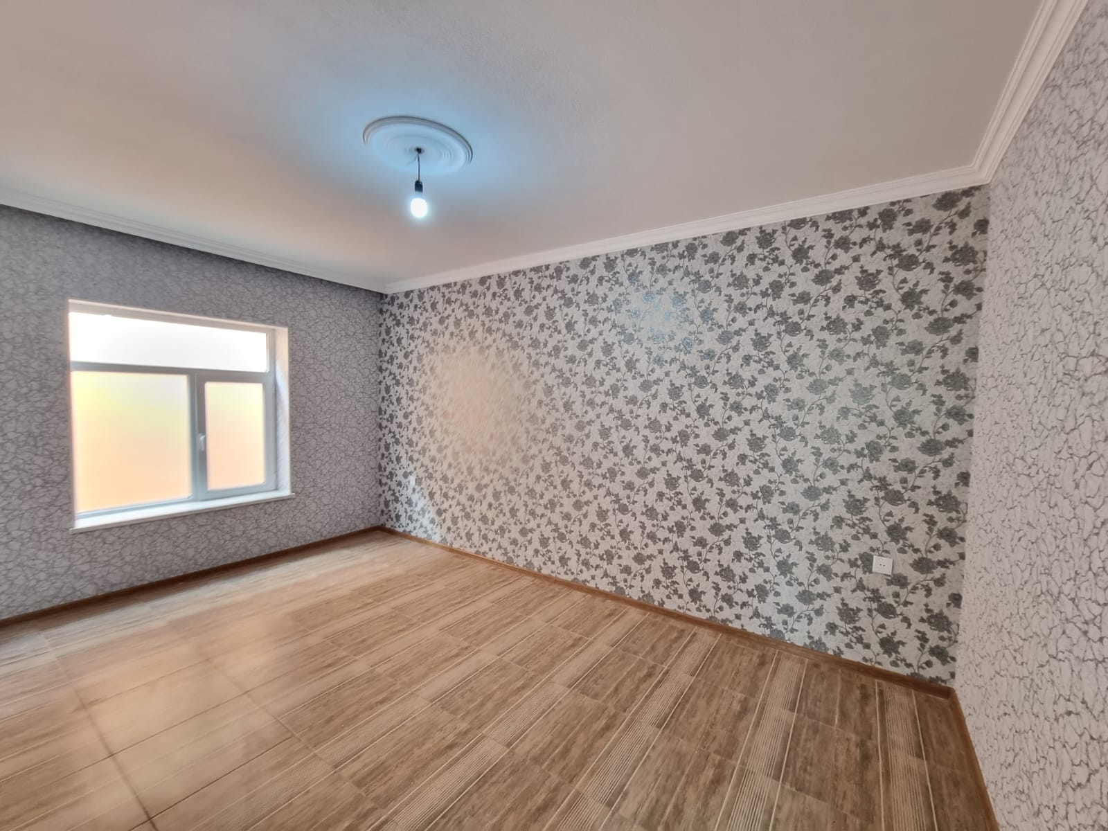 EV ÖZU UCUN TİKİLİB,EVİN İCİNDE ORTA DİVARLAR 40