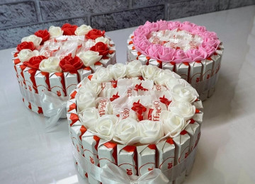 Kinder buketler sifarisle hazirlanir.Sifarisler en az 1 gun