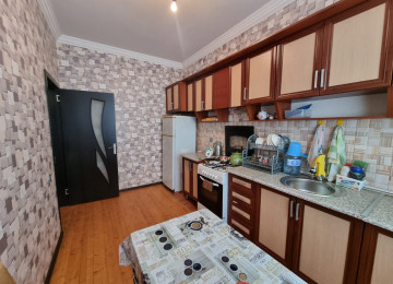 Ramani qes.merkezde marsruta 100 metr 3 sotda 135kvm.sahesi