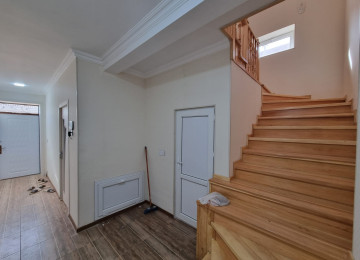 EV ÖZU UCUN TİKİLİB,EVİN İCİNDE ORTA DİVARLAR 40