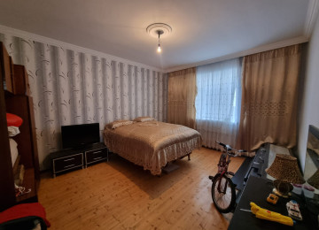 Ramani qes.merkezde marsruta 100 metr 3 sotda 135kvm.sahesi