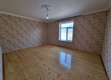 EV ÖZU UCUN TİKİLİB,EVİN İCİNDE ORTA DİVARLAR 40