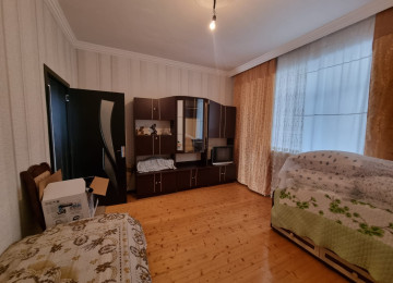 Ramani qes.merkezde marsruta 100 metr 3 sotda 135kvm.sahesi