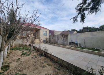 Ramani qes.merkezde marsruta 100 metr 3 sotda 135kvm.sahesi