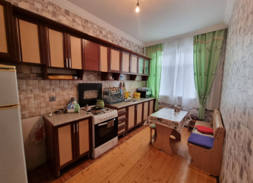 Ramani qes.merkezde marsruta 100 metr 3 sotda 135kvm.sahesi