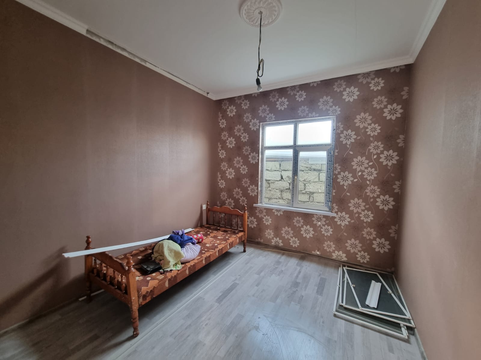 Ramana qesebesinde 22 sayli mektebe yaxin,marsurut yolunda