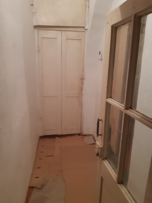 1 otaqlı ev kirayə verilir Bütün kommunal şəraiti var. 3-cü mərtəbədə yerləşir. Qara