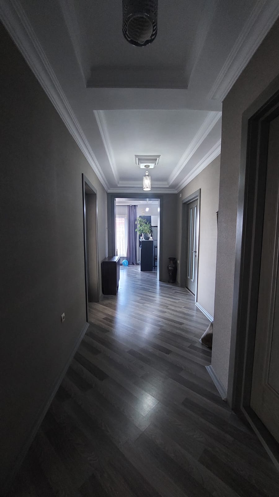 Hövsan həyət evi Hovsanda Levenginin Asvalt Yolun Usdunde Marsurutlarin