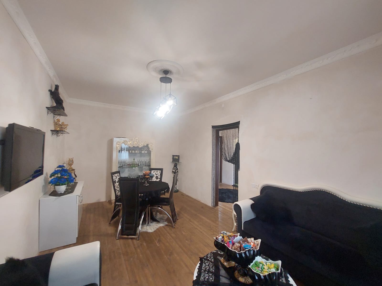 Suraxanı həyət evi Suraxani Rayonu Zig Baglari Torpaq 2,2 sotdur. Ev 7 das