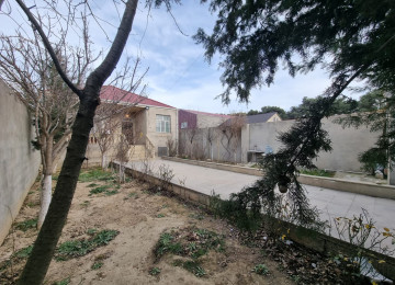 Ramana qesebesinde tam merkezinde əsas səhər yoluna