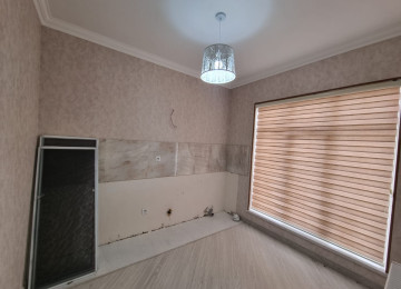 Ramana qesebesinde tam merkez yerde esas yola lap yaxin