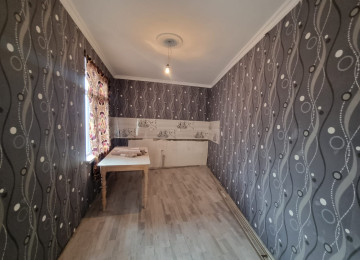 Ramana qesebesinde 22 sayli mektebe yaxin,marsurut yolunda