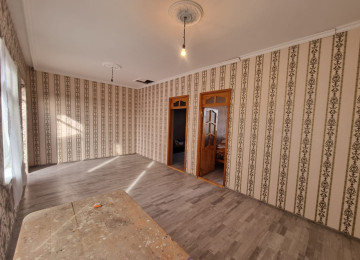 Ramana qesebesinde 22 sayli mektebe yaxin,marsurut yolunda