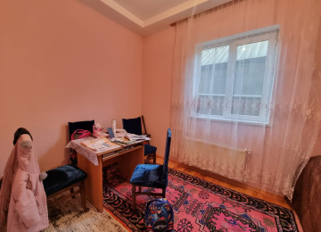 Zabrat 1qesebesinde tam merkez yere yaxin,QAİ arxa