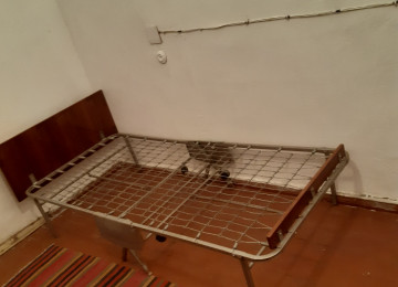 Bütün kommunal şəraiti var. 3-cü mərtəbədə yerləşir. Qara