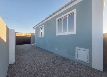 Bine Qesebesi Mexmere Cay Evinin Yaxinligi.Asfalt Yolda