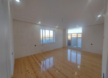 Bine Qesebesi Mexmere Cay Evinin Yaxinligi.Asfalt Yolda