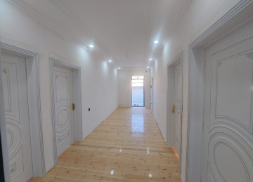 Bine Qesebesi Mexmere Cay Evinin Yaxinligi.Asfalt Yolda