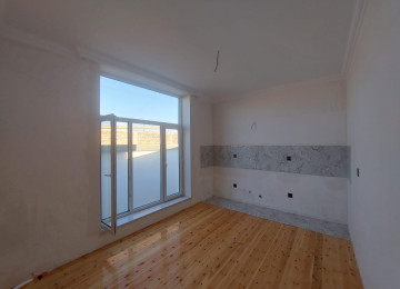 Bine Qesebesi Mexmere Cay Evinin Yaxinligi.Asfalt Yolda