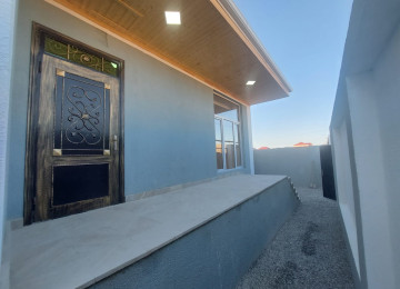 Bine Qesebesi Mexmere Cay Evinin Yaxinligi.Asfalt Yolda