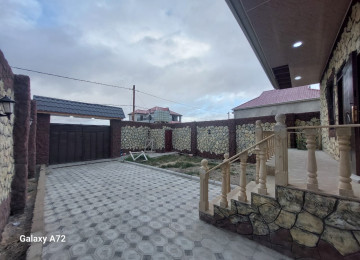 Hovsan Ticaret Merkezi Yeni Acilmis Masin Bazariyla Uz Uze