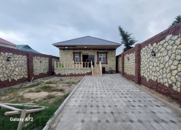 Hovsan Ticaret Merkezi Yeni Acilmis Masin Bazariyla Uz Uze