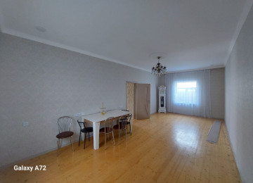 Hovsan Ticaret Merkezi Yeni Acilmis Masin Bazariyla Uz Uze