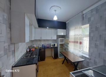 Hovsan Ticaret Merkezi Yeni Acilmis Masin Bazariyla Uz Uze