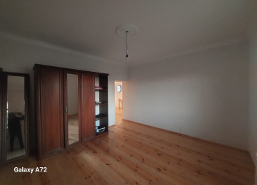 Hovsan Adem Marketin Arxa Terfne Dusur Qoluf Adasina Geden