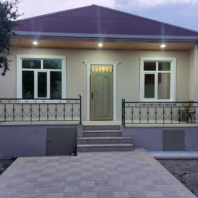 Binə atçılıqda həyət evi satılır TƏCİLİ SATILIR!! Binə Atçılıqda, Zirvə marketin yanında əla