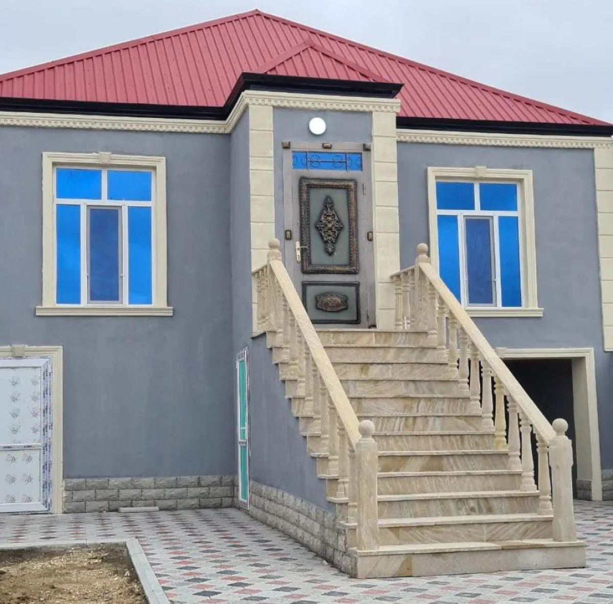 Mehdiabad qes 4 nomreli mektebin yani Abseron rayon Mehdiaba qes 4 nomreli mektebin yaninda yolun