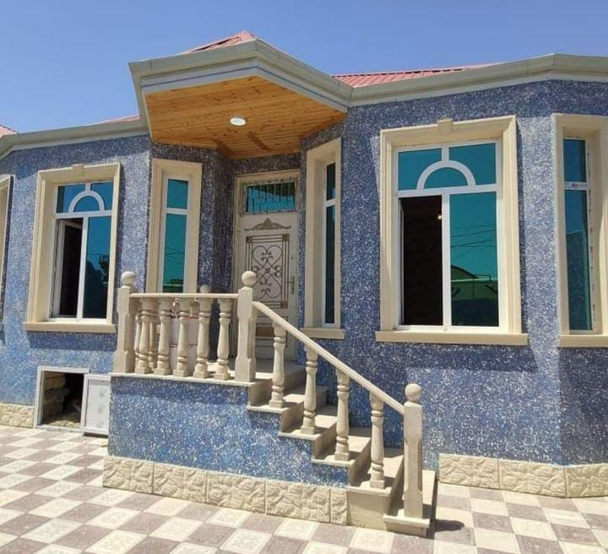 Qobu qəsəbəsində həyət evi satılır Qaradağ r. Qobu qəsəbəsində yeni təmirdən çıxmış həyət evi