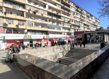 Xətai rayonu Məhəmməd Hadi küçəsi Əhmədli metrosunun düz