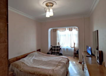 Xətai rayonu Məhəmməd Hadi küçəsi Əhmədli metrosunun düz