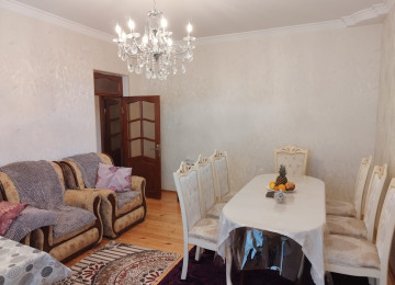 Xətai rayon NZS qəsəbəsində, düz dörd yolda yolun üstündə