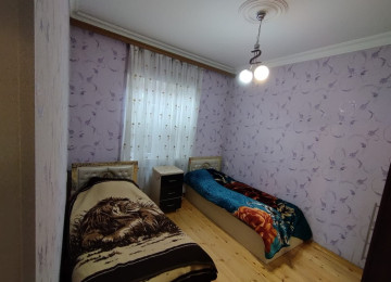 Xətai rayon NZS qəsəbəsində, düz dörd yolda yolun üstündə