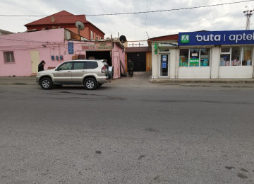 Xətai rayon NZS qəsəbəsində, düz dörd yolda yolun üstündə