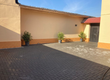 Xətai rayon NZS qəsəbəsində, düz dörd yolda yolun üstündə