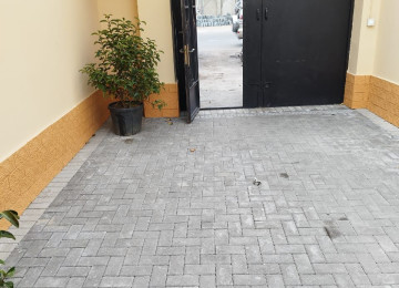 Xətai rayon NZS qəsəbəsində, düz dörd yolda yolun üstündə