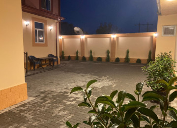 Xətai rayon NZS qəsəbəsində, düz dörd yolda yolun üstündə