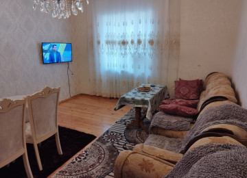 Xətai rayon NZS qəsəbəsində, düz dörd yolda yolun üstündə