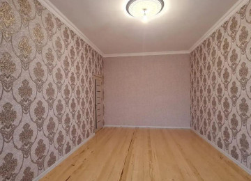 Qaradag rayon Qobu qes kruqa yaxin yolun qiraginda ev