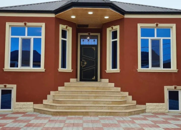 Qaradag rayon Qobu qes kruqa yaxin yolun qiraginda ev